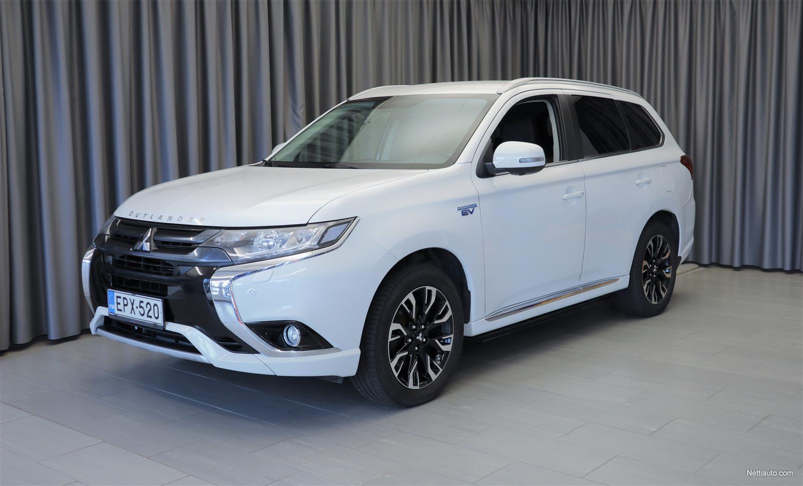 Mitsubishi Outlander PHEV Instyle Navi 4WD 5P Vetokoukku Nahat Rockford