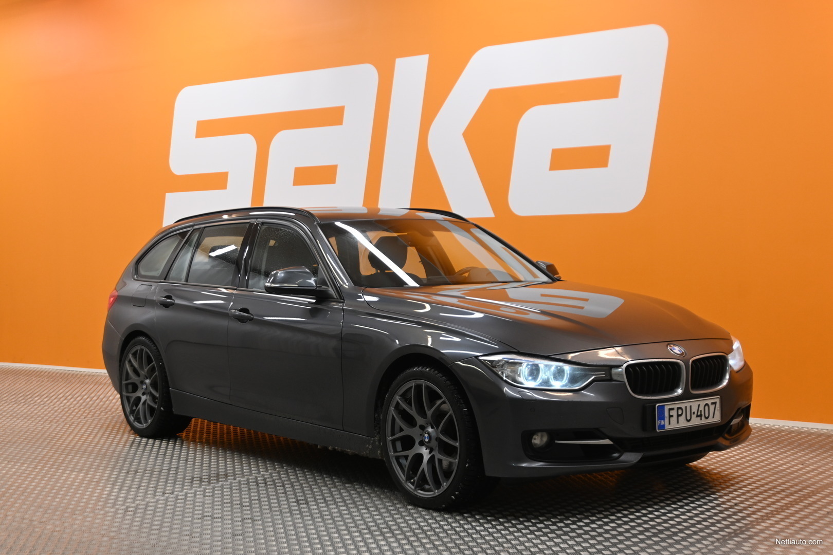 BMW 330 D Touring F31 Prof Navi Sporttipenkit Vetokoukku P