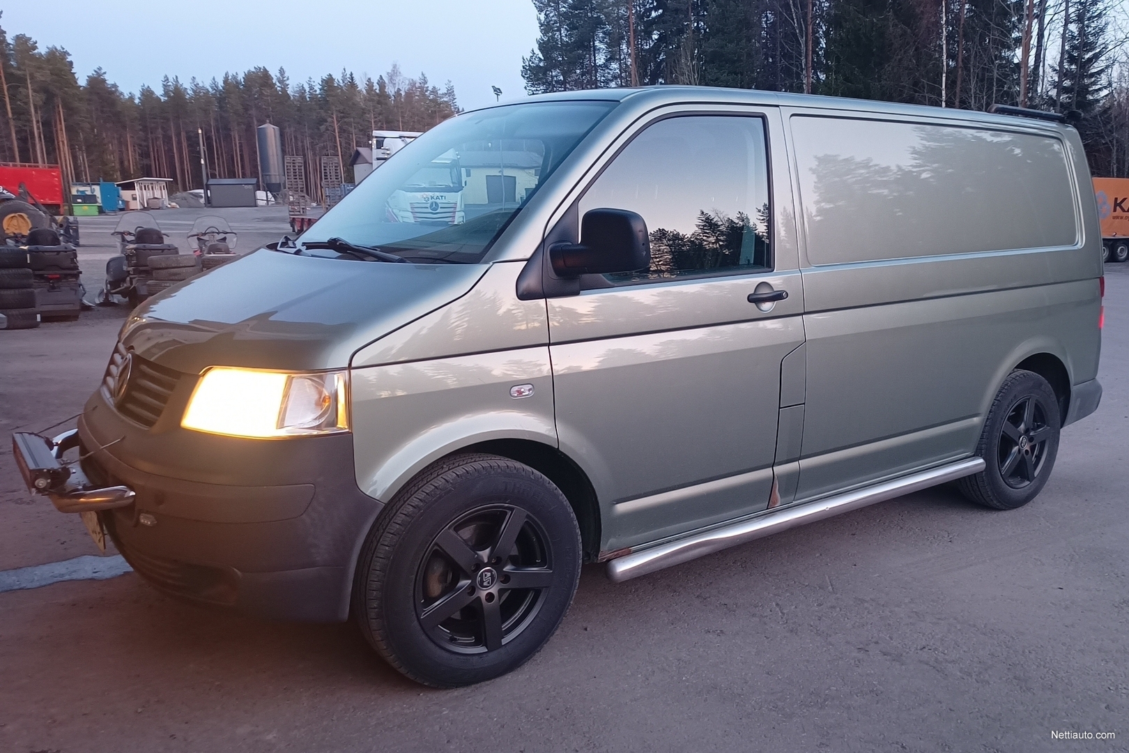 Volkswagen Transporter Umpipakettiauto 2 5 TDI 96 KW Lyhyt Matala