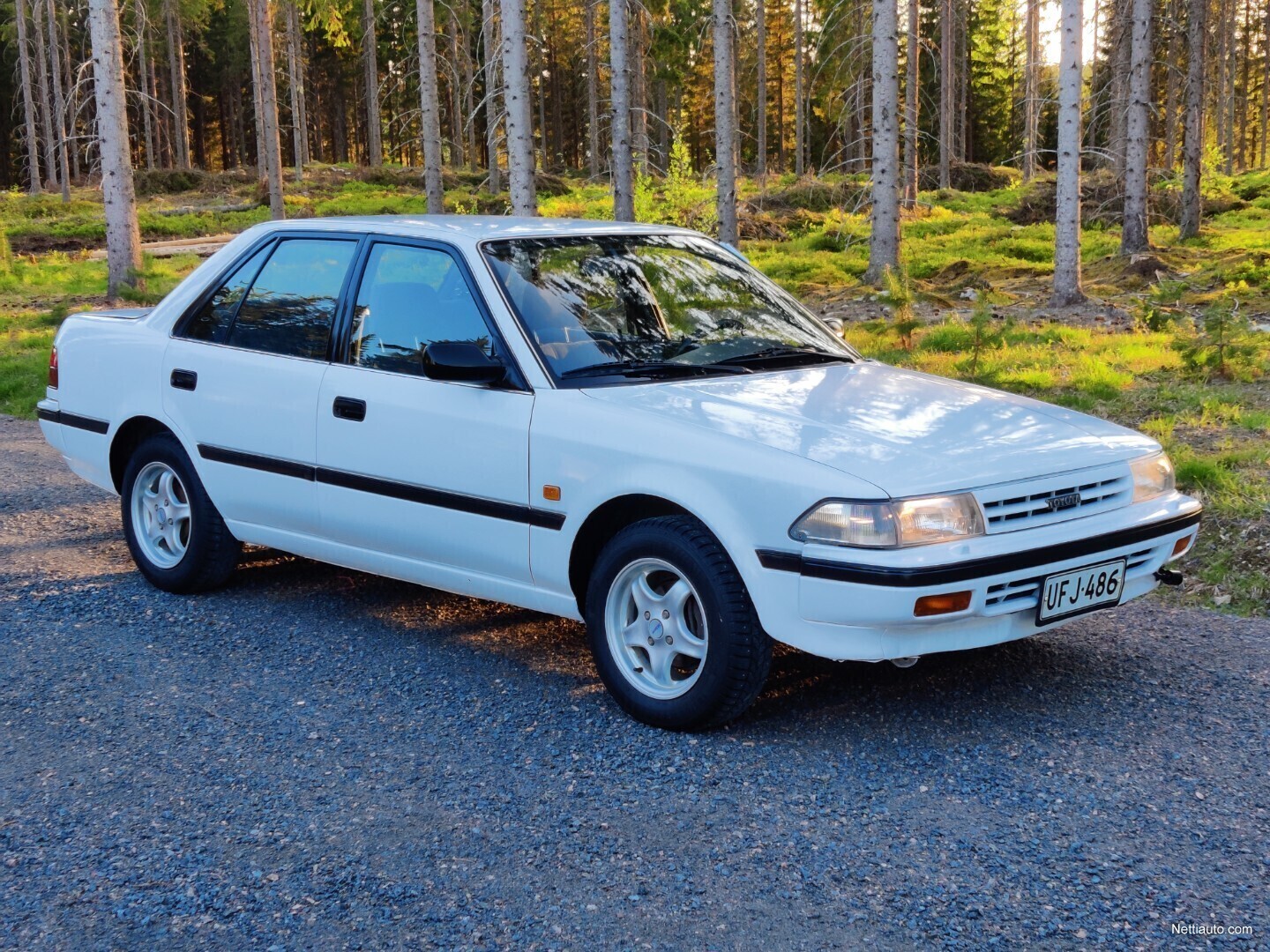 Toyota Carina II 4D CARINA II 1 6 XLI Porrasperä 1990 Vaihtoauto