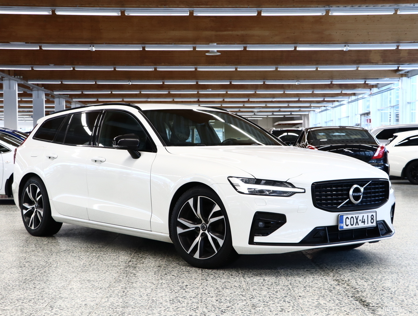 Volvo V60 D3 AWD Business R Design Aut 3kk Lyhennysvapaa SUOMIAUTO