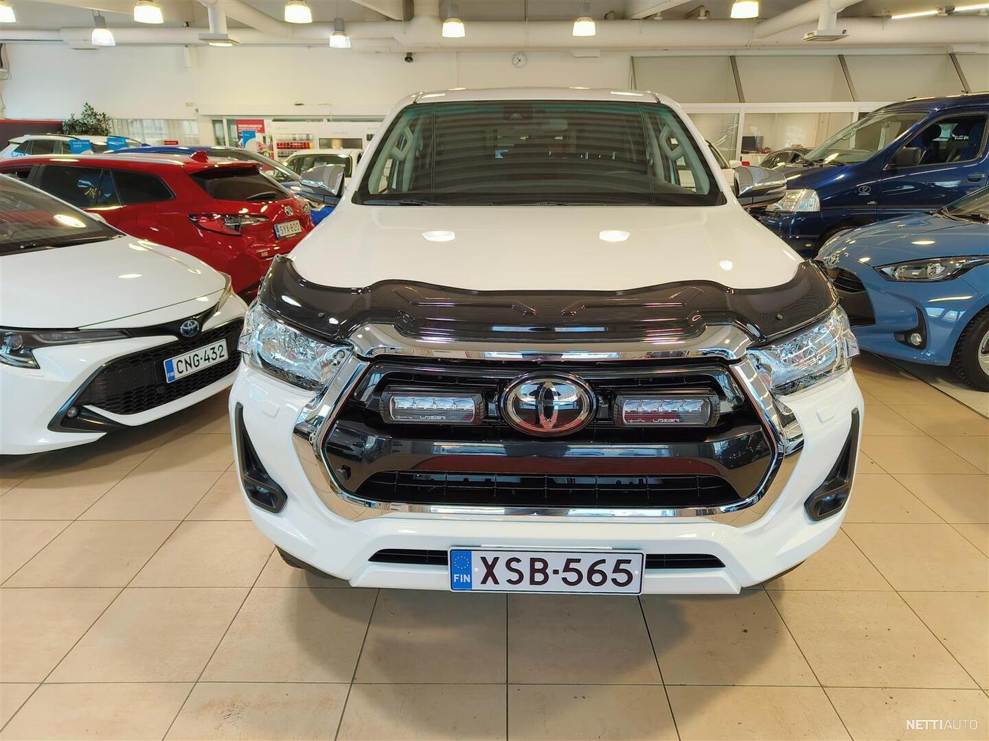 Toyota Hilux Double Cab 4WD 2 4D Active 2 Paikkainen Automaatti Avolava