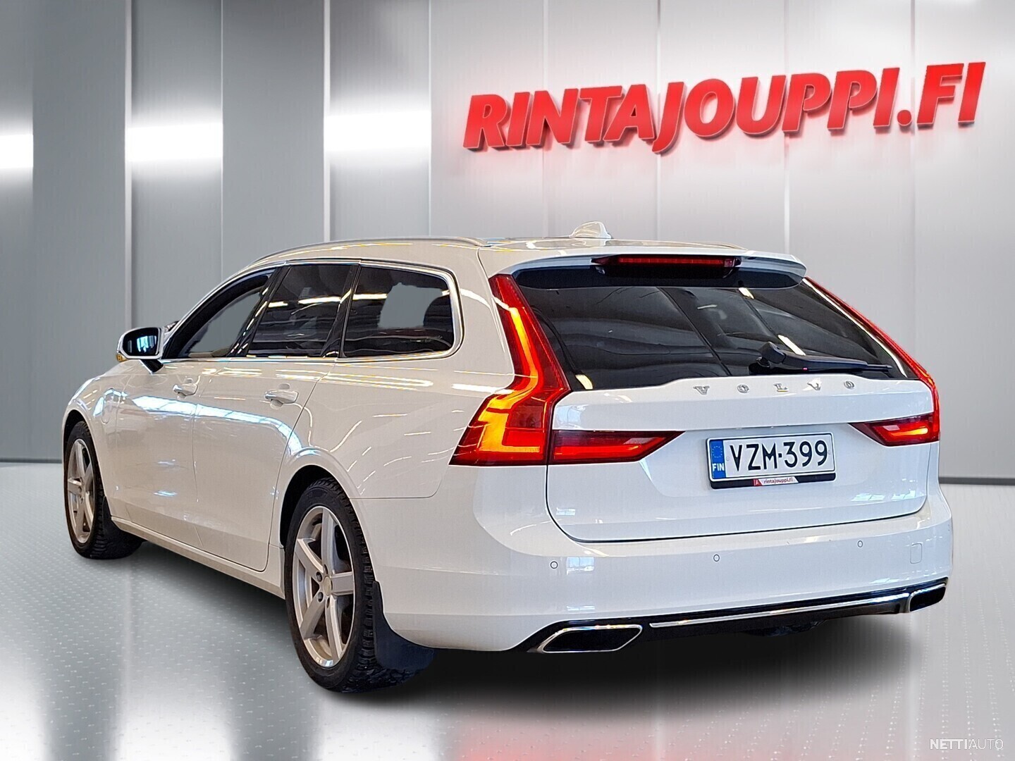 Volvo V T Awd Momentum Aut Kk Lyhennysvapaa Keyless Vetokoukku