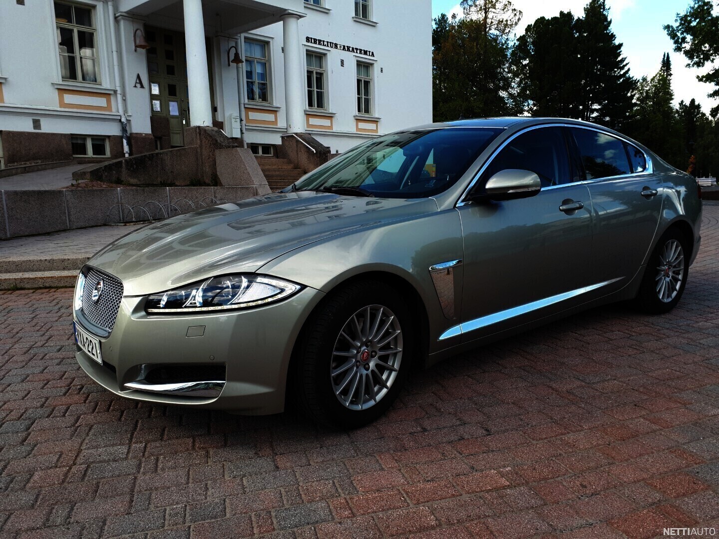 Jaguar XF