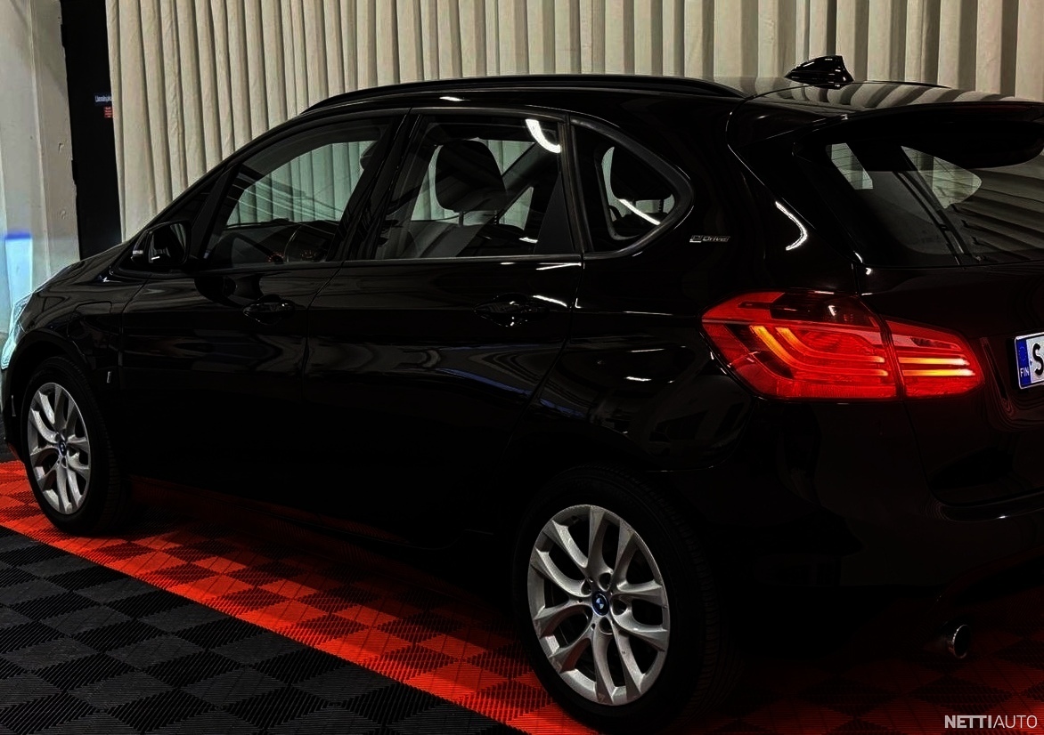BMW 225