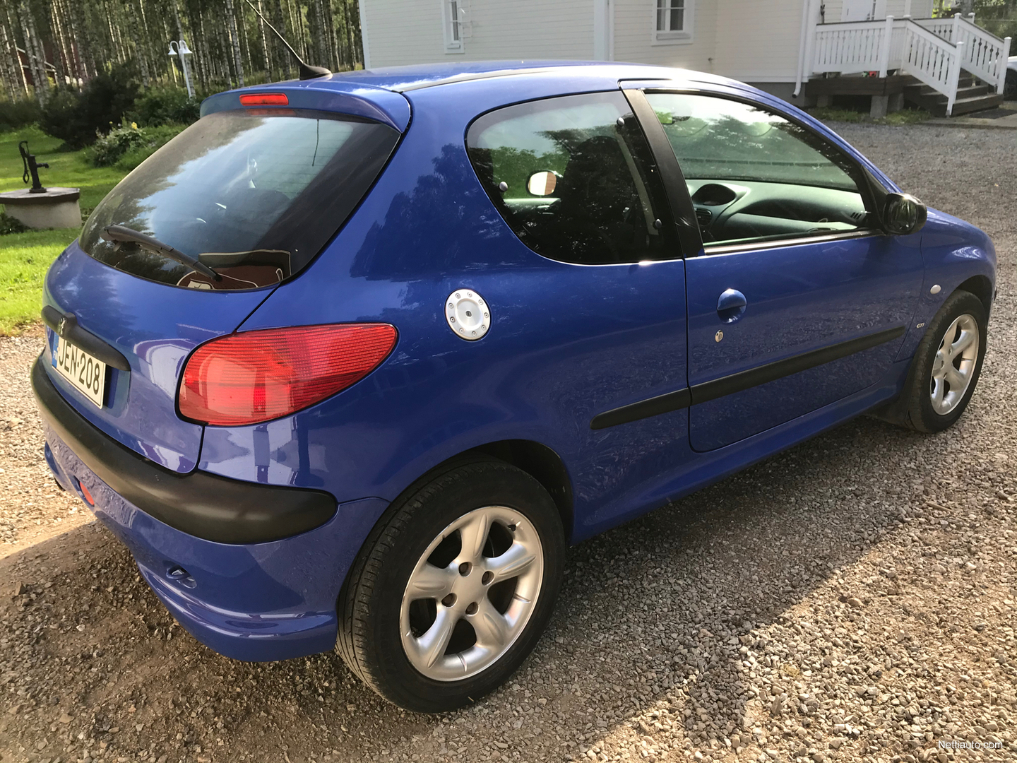 PEUGEOT 206 peugeot-206-2-0-gti-16v-3d-2000-blauw-pops-en-bangs-bt