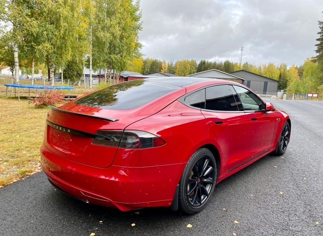 Maistiainen: Tesla Model S – Kaiken keskiössä leluratti