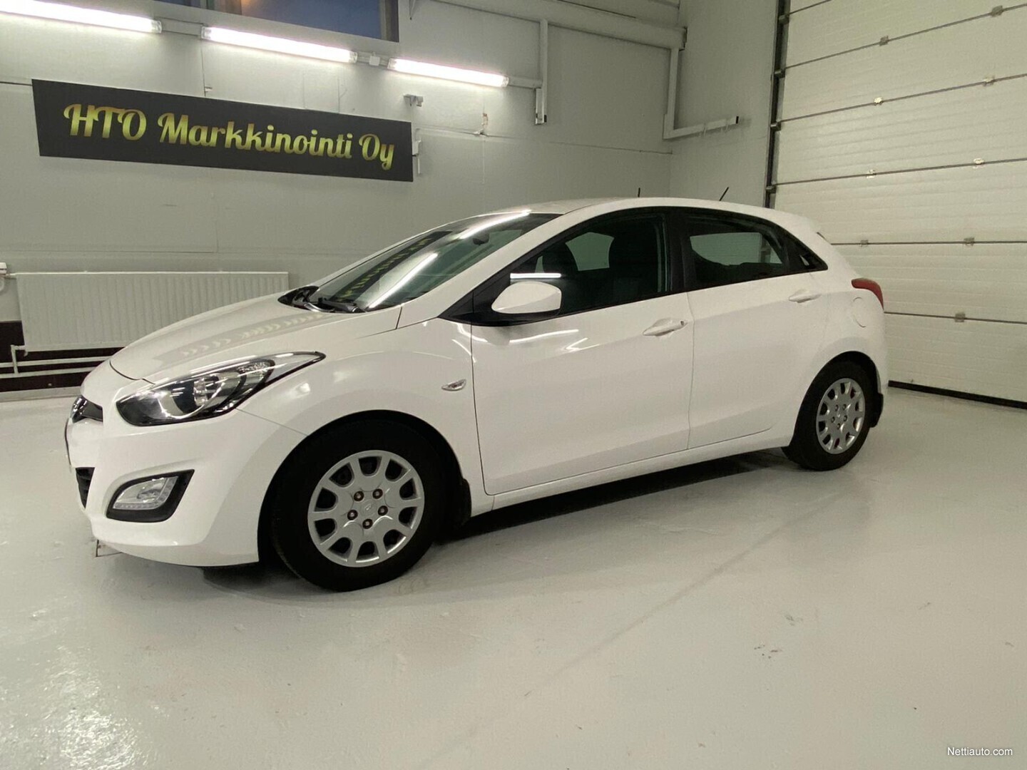 Hyundai i30 Siisti peli pienillä kilsoilla. Vaihto ja rahoitus onnistuu ...