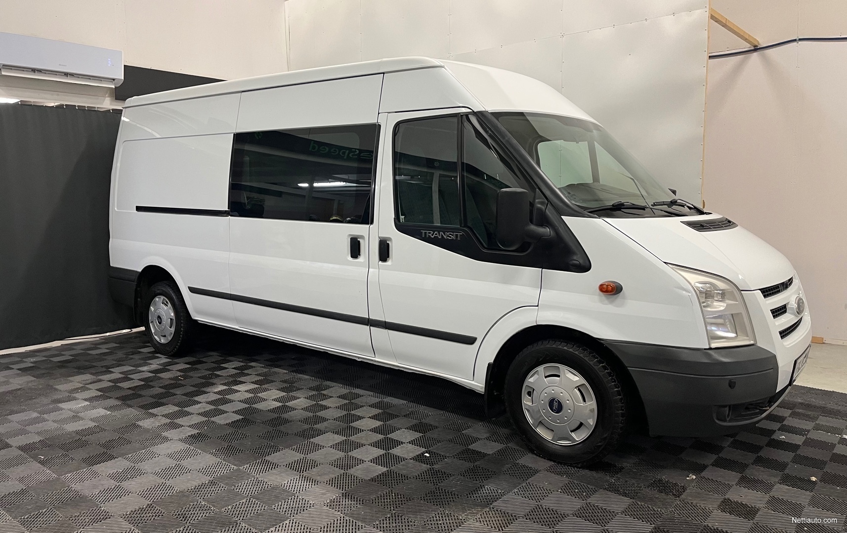 Ford transit 2024 115 t300