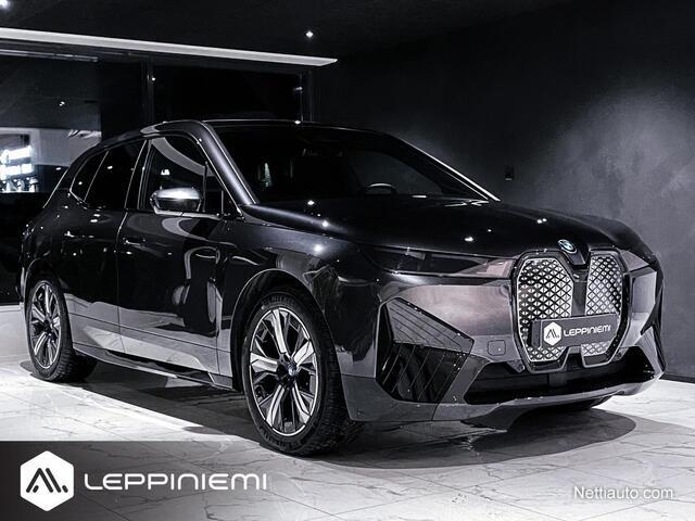 BMW iX xDrive40 Sport Package / Vetokoukku / Sky Lounge Panorama ...