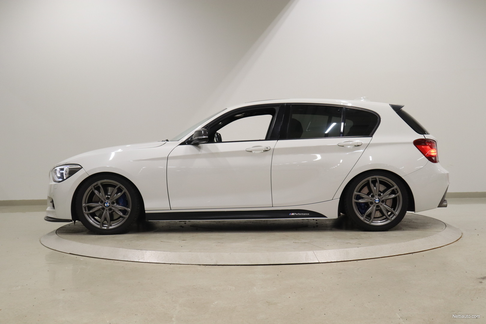 BMW M135i F20 Hatchback A - Harman / Kardon, Sähköpenkit