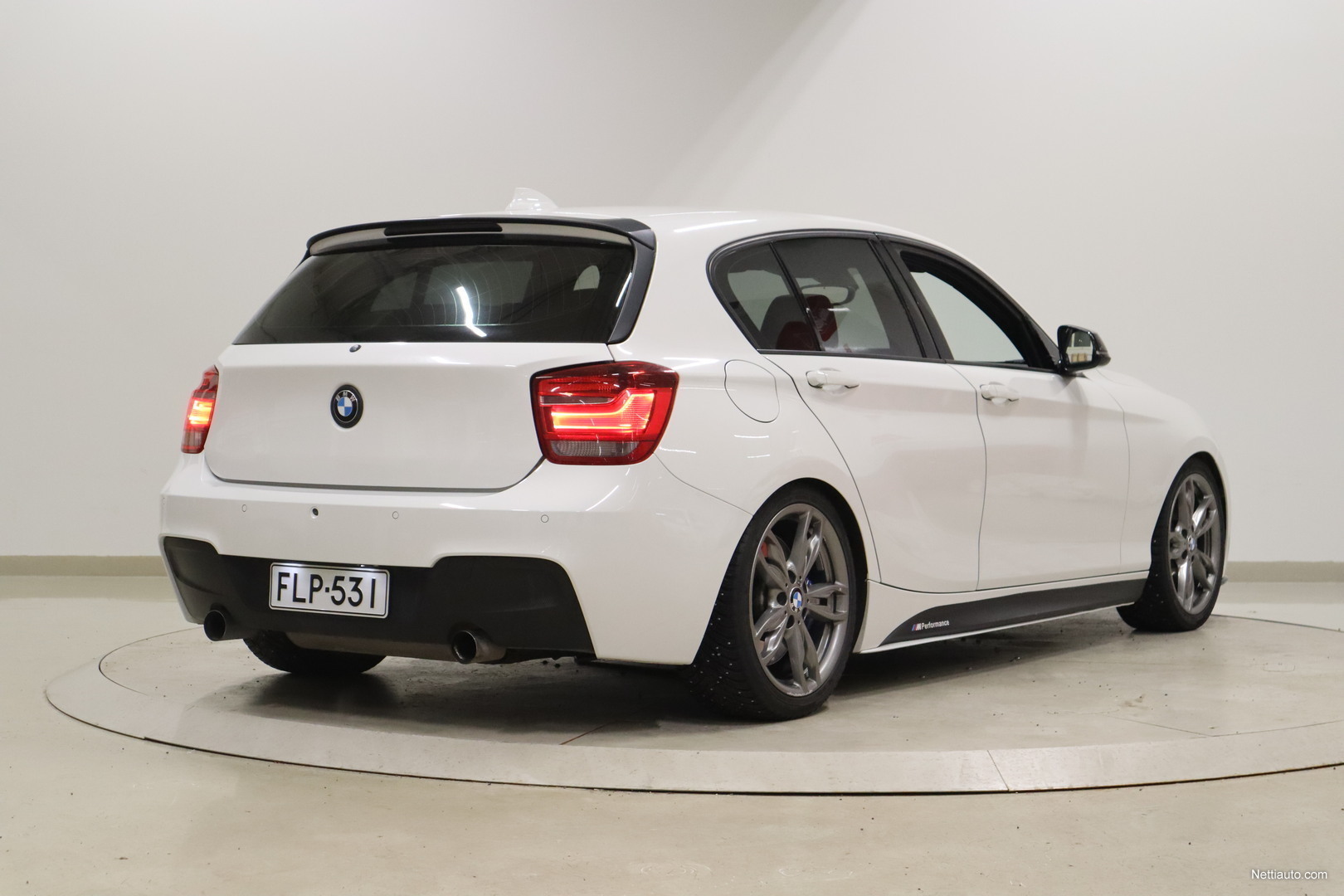 BMW M135i F20 Hatchback A - Harman / Kardon, Sähköpenkit