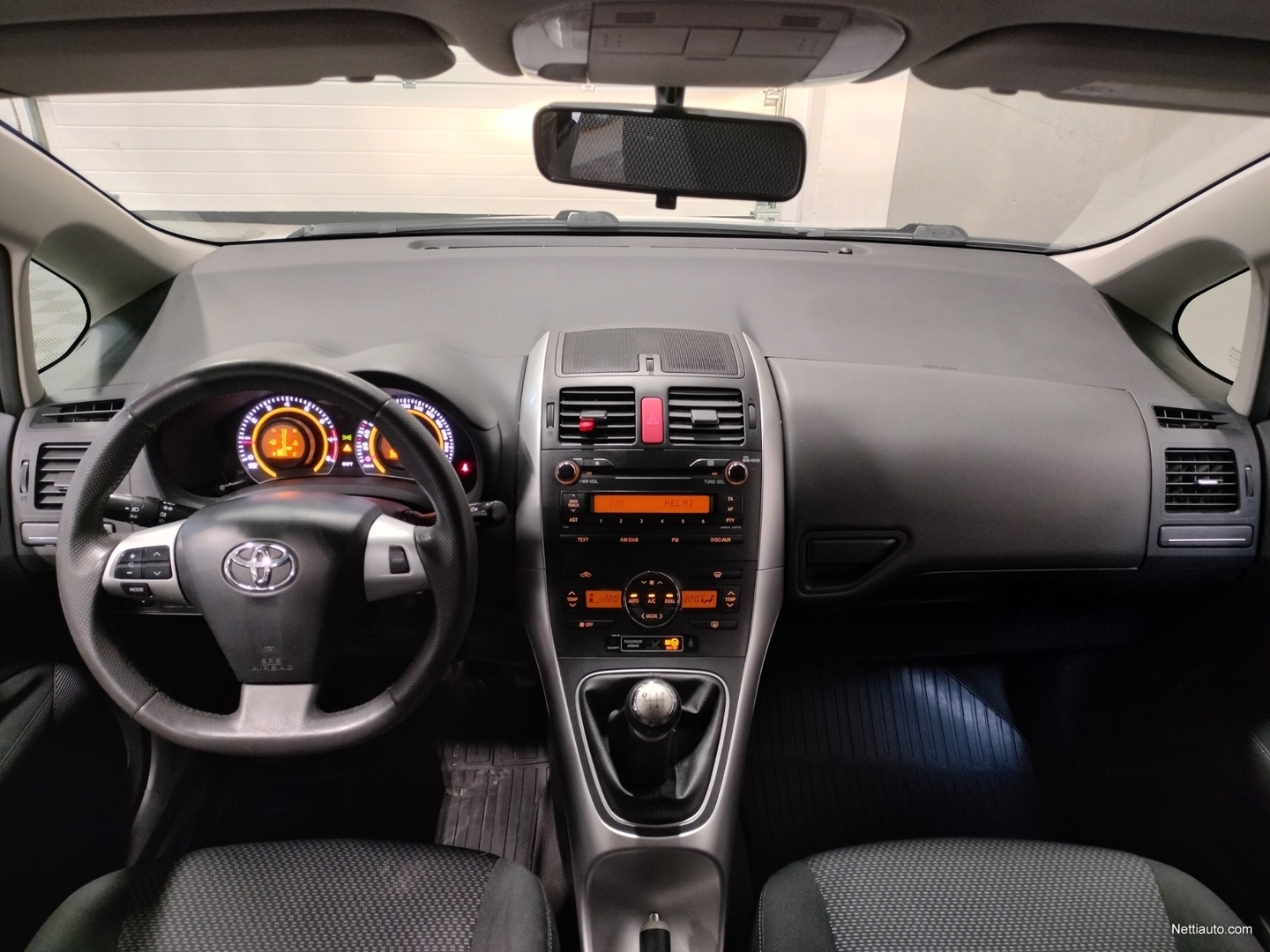 Toyota auris hotsell 2011 isofix