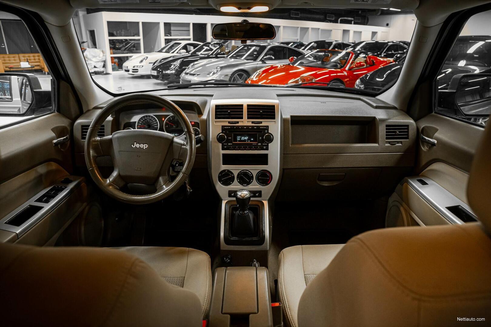 interior del jeep patriot 2023