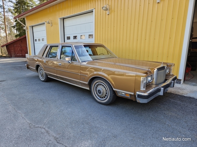 Lincoln Town Car