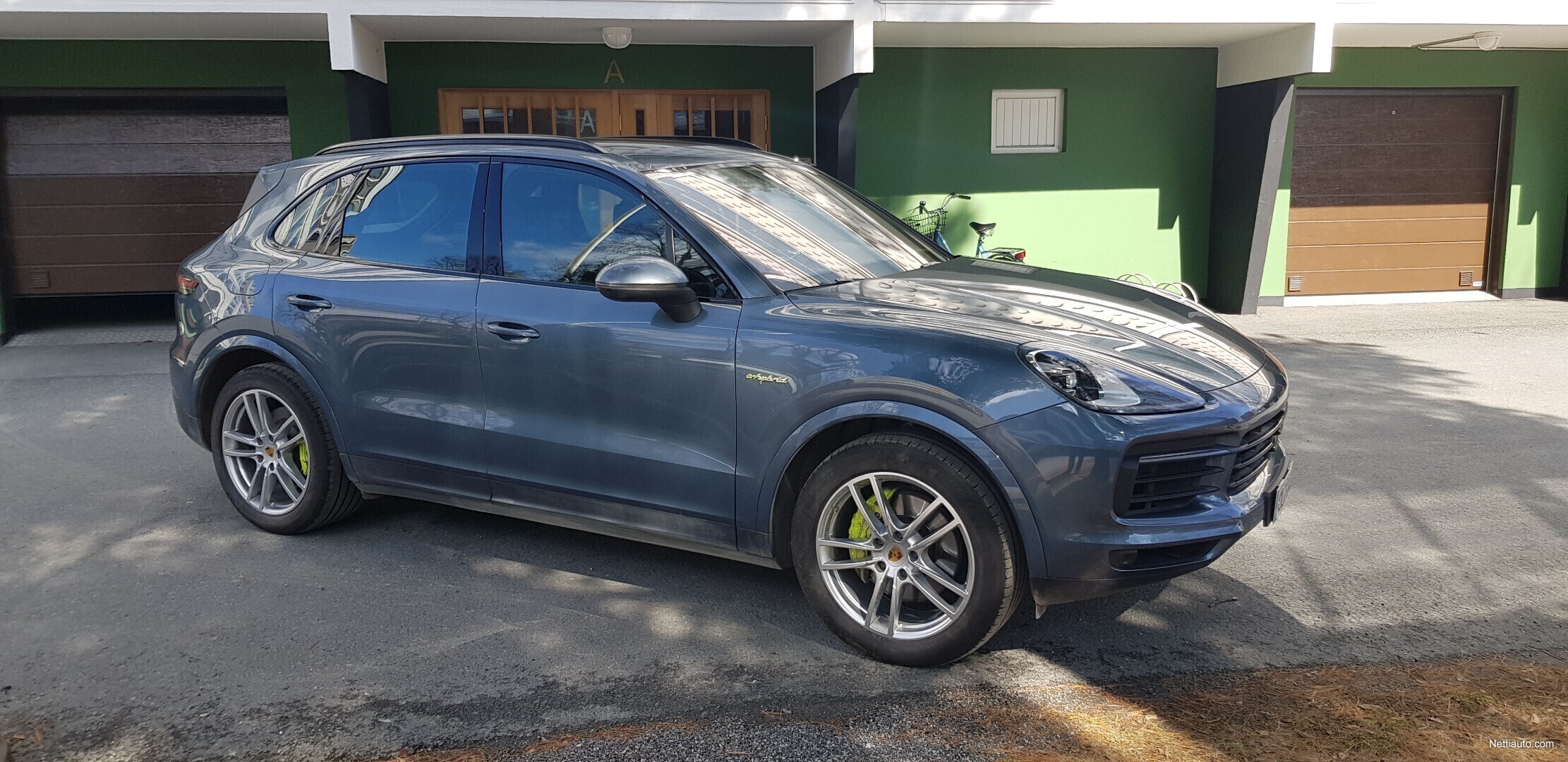 2019 Porsche Cayenne E-Hybrid, Biscay Blue