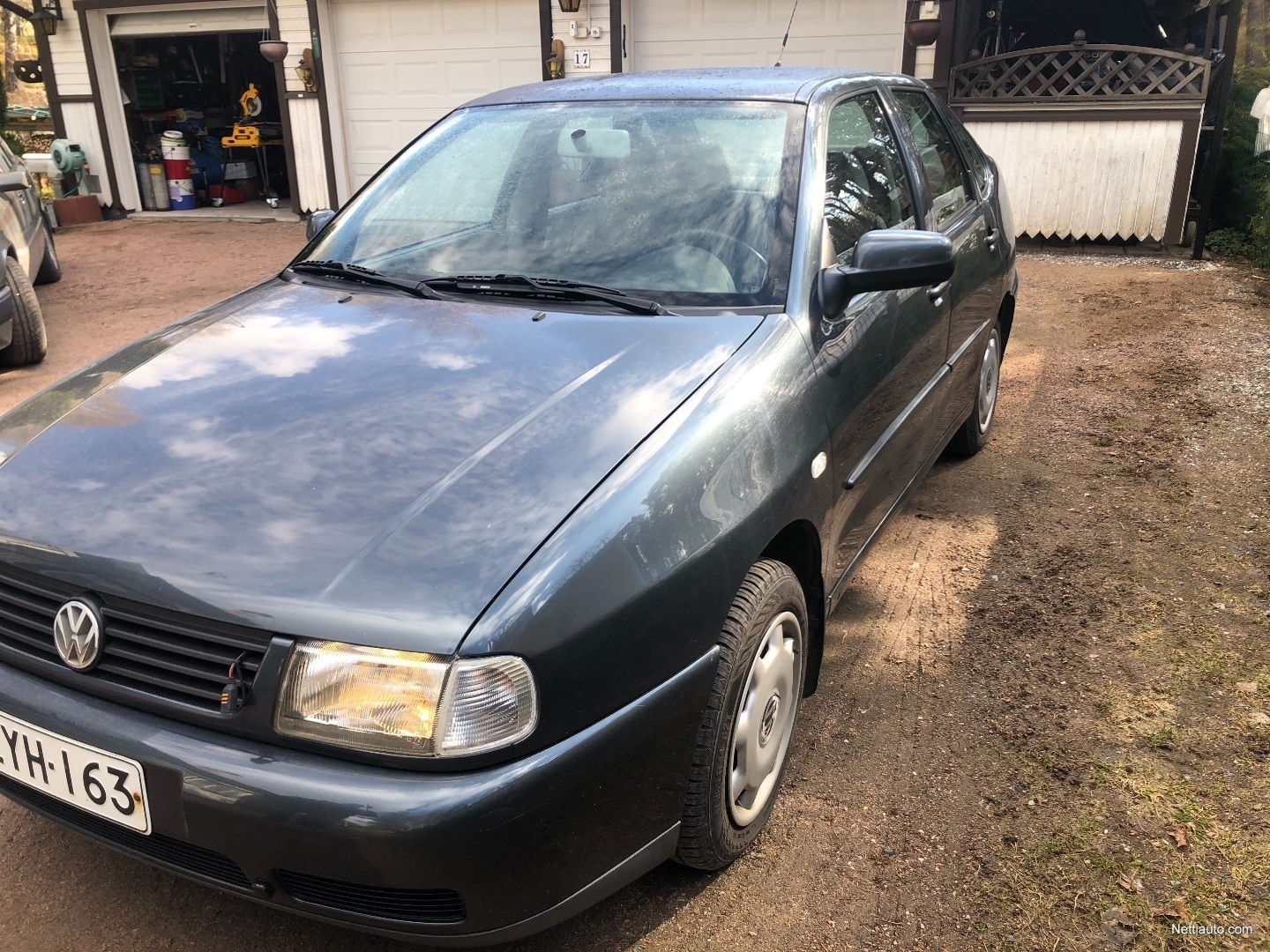 Volkswagen polo sedan online 2000