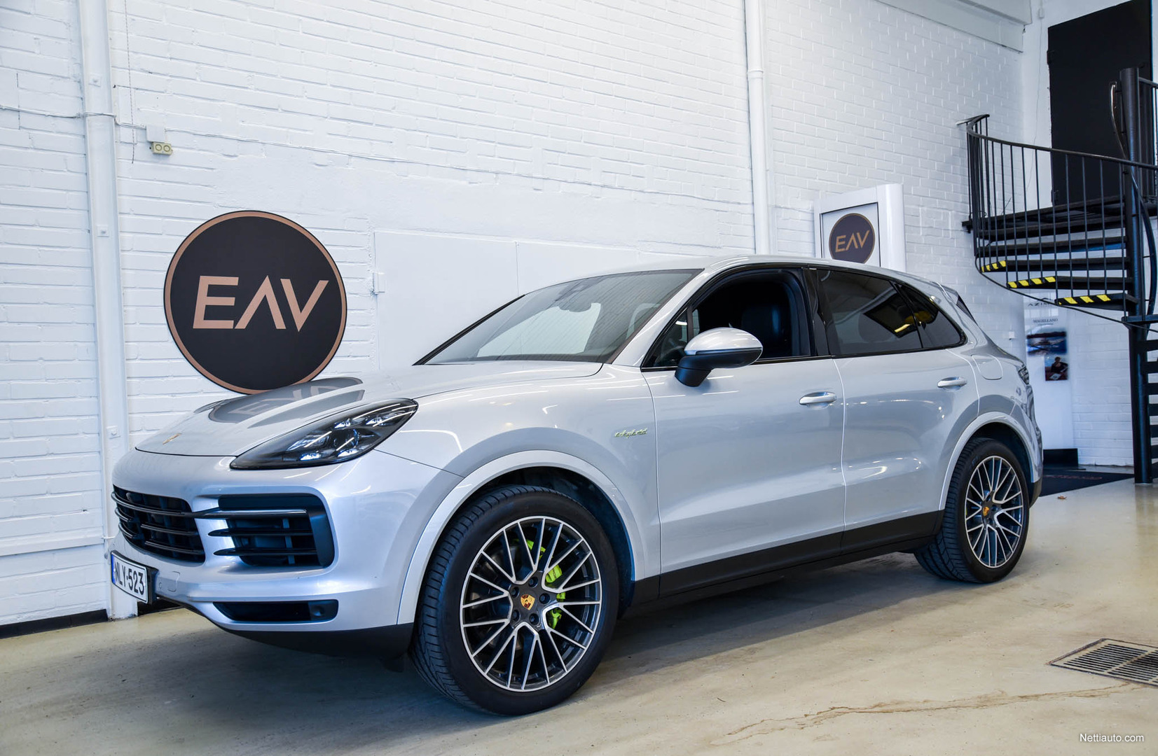 porsche-cayenne-e-hybrid-huippuvarusteet-matrix-bose-acc