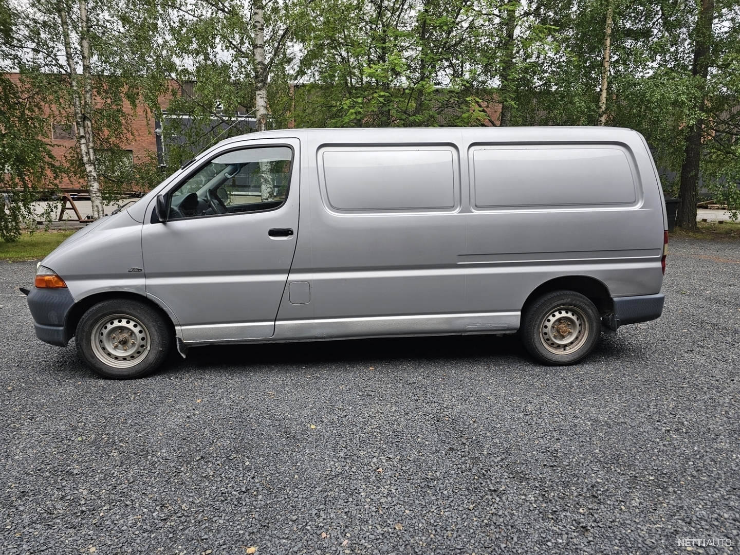 2002 hiace store