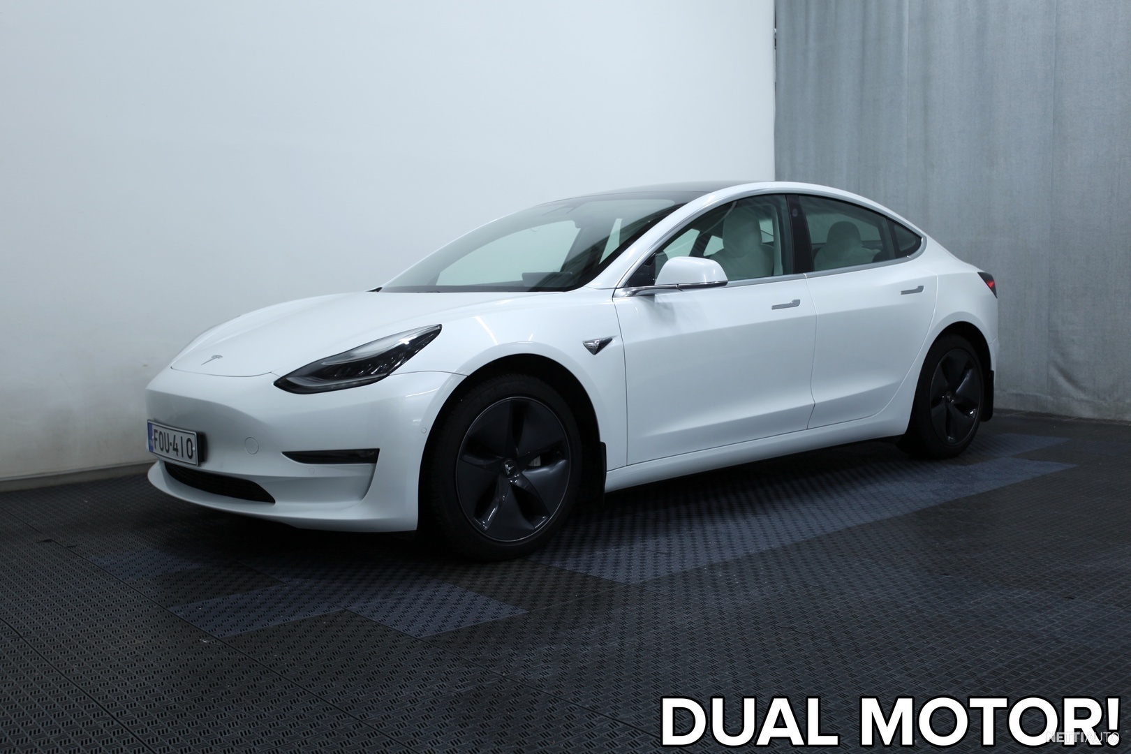 Tesla model deals 3 standard acceleration