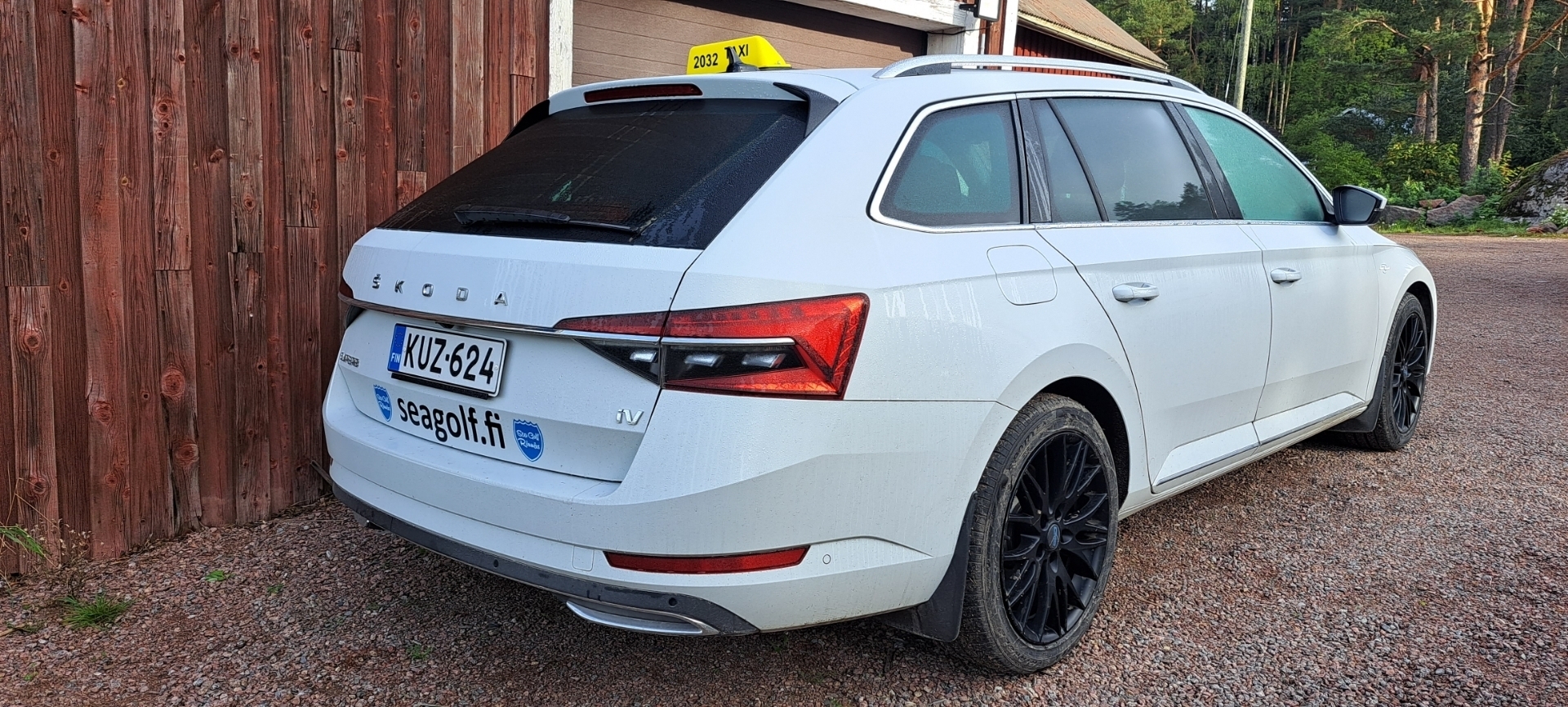Skoda Superb 2022, photo 3/5