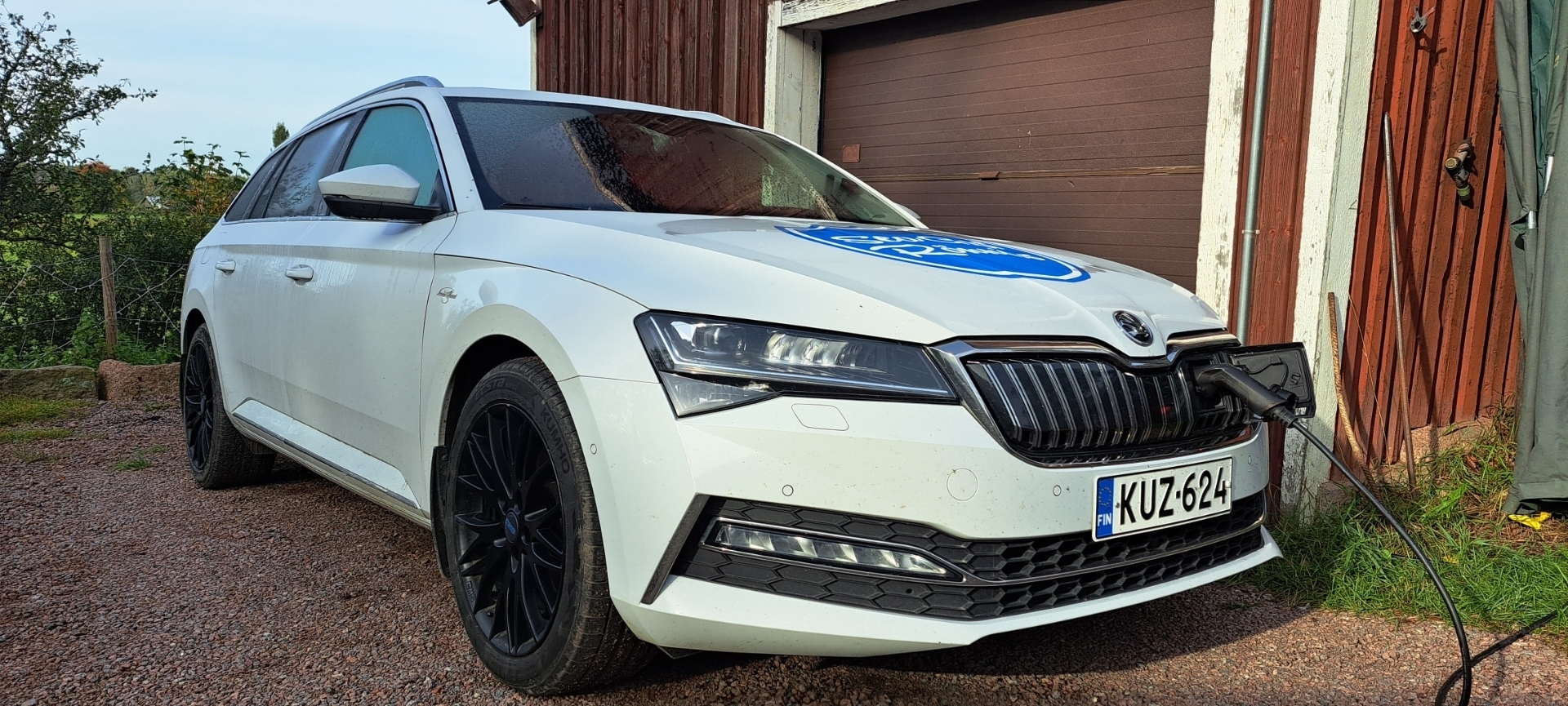 Skoda Superb 2022, photo 2/5