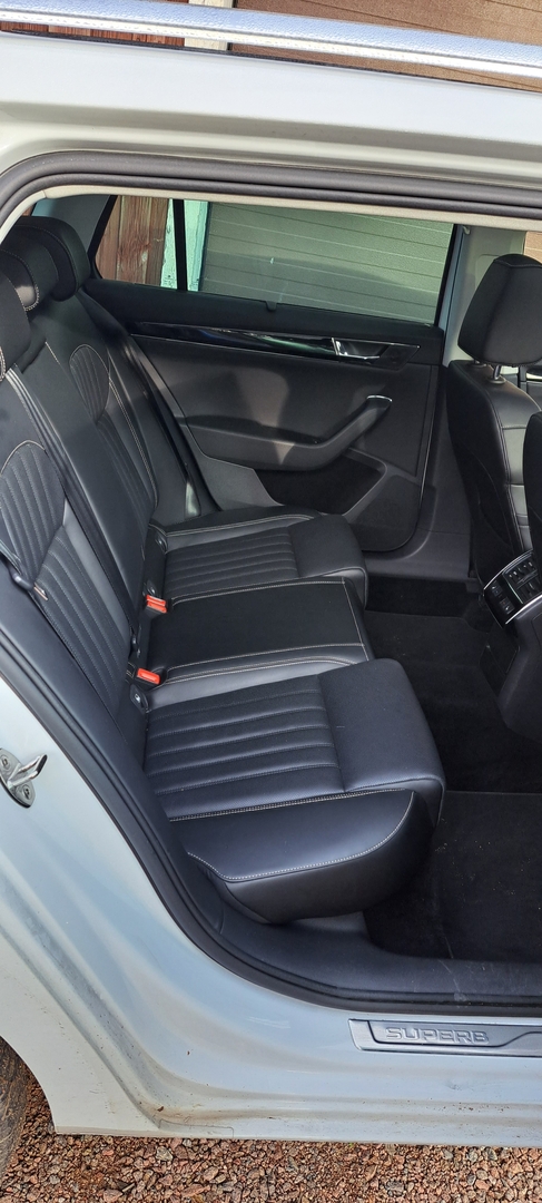 Skoda Superb 2022, photo 4/5