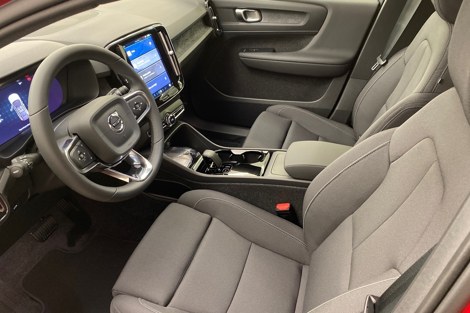Volvo C40 2023, photo 7/10