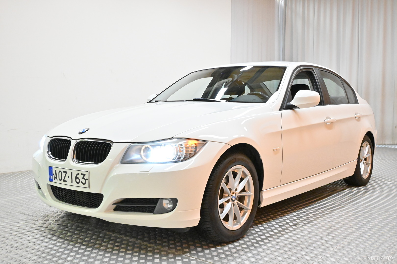 BMW 318 A E90 Sedan Business Comfort ** 1.om Suomiauto  Urheiluistuimet   Vetokoukku  Xenon  Cruise ** Porrasperä 2010 - Vaihtoauto - Nettiauto