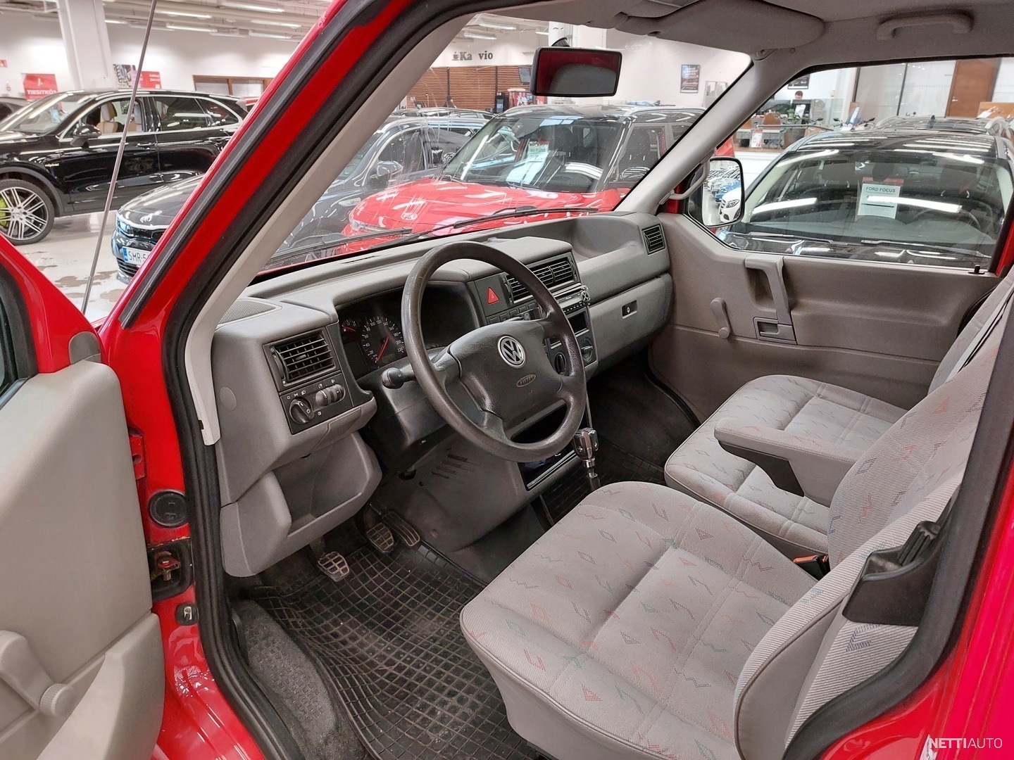 Volkswagen Transporter EuroVan umpipakettiauto, 2,5 TDI 65kW av.2920 -  Vetokoukku,Lohkolämmitin ja sisäpistoke 2002 - Used vehicle - Nettiauto