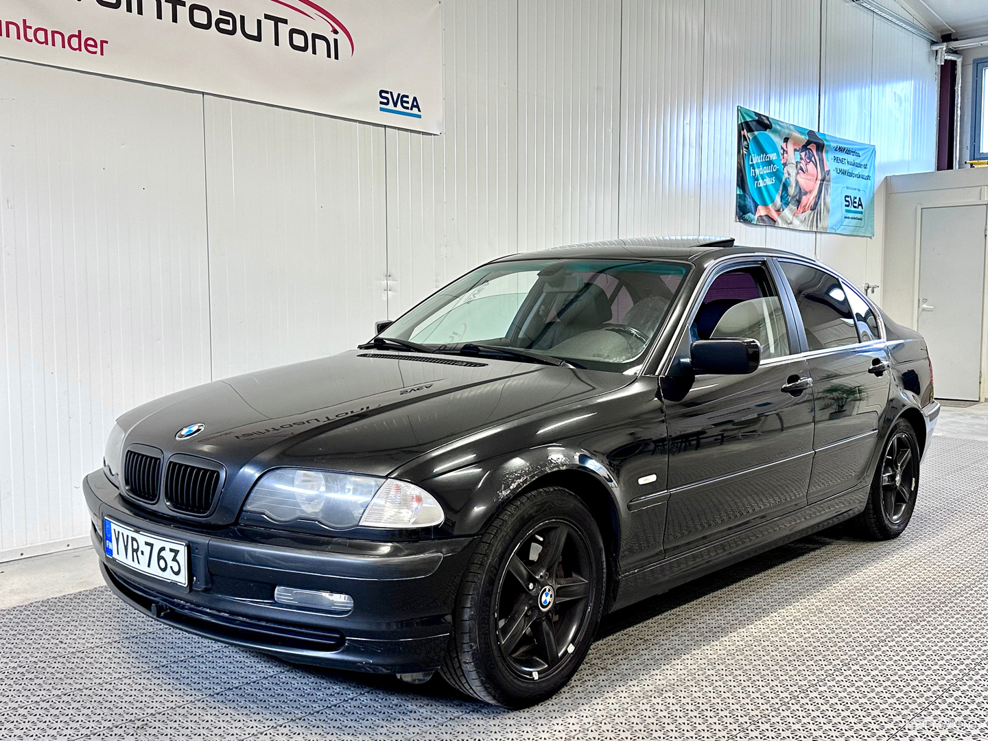 BMW 320 i 4d A / kattoluukku / leimaa 8/2024 Porrasperä 2000 ...