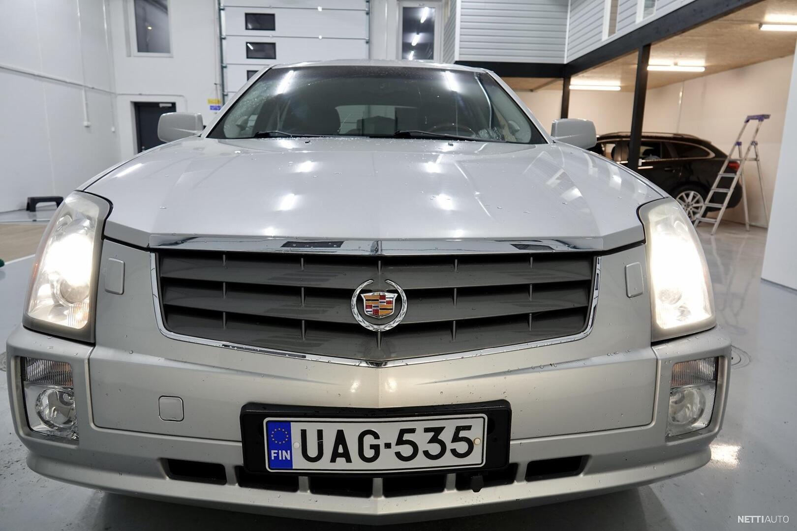 Cadillac SRX 4.6 V8 4x4 - VAIN 122TKM! / LAADUKAS JA HIENOKYYTINEN