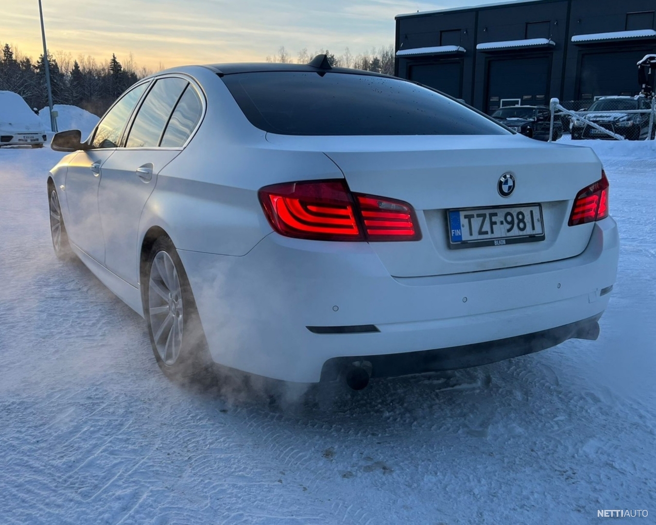 BMW 535 Sport A F10 M-Look Sedan - Korkotarjous alk. 2,99%! ** Webasto /  Lasikattoluukku / Comfort-nahat / Suomi-auto / Sähkökou Sedan 2011 - Used  vehicle - Nettiauto