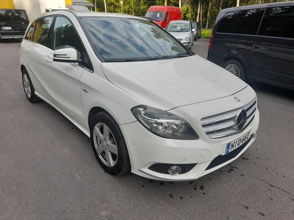 Mercedes-Benz B 200 2012, kuva 2/10