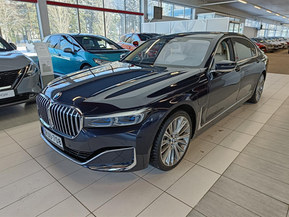 BMW 745