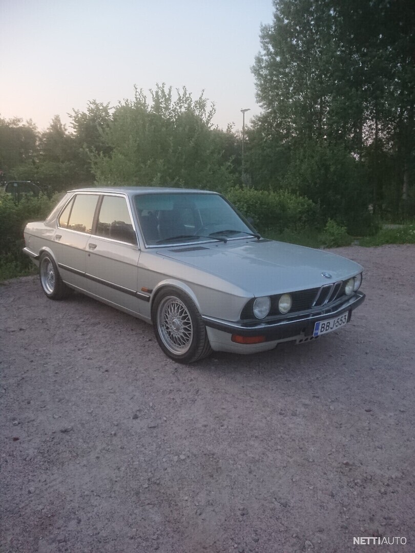 BMW 535 Todella siisti manuaali 535 Harmaa metalliväri porrasperä ...