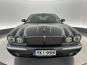 Jaguar XJR