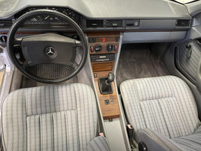 Mercedes-Benz 200