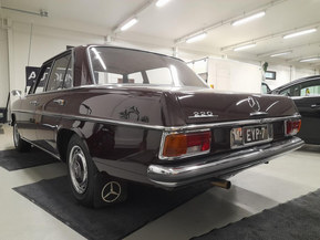 Mercedes-Benz 220