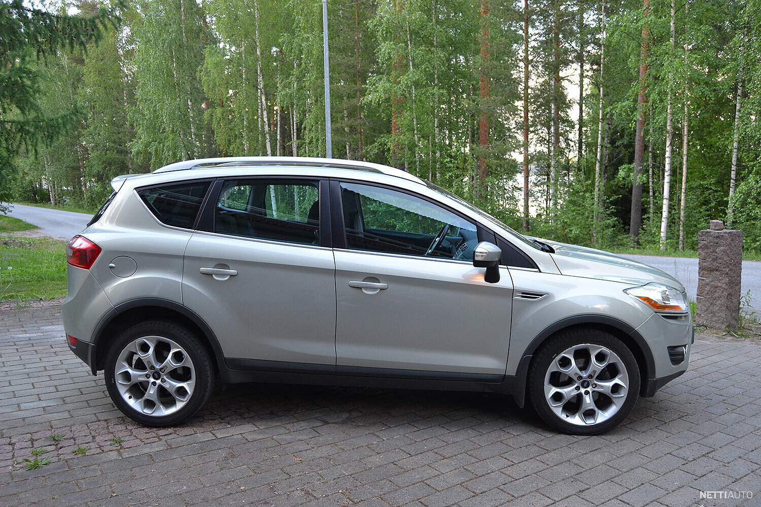 FordKuga2,0TDCi136hvDPF4WDTitaniumM65-ovinen