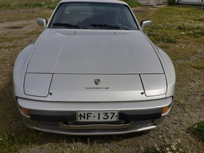 Porsche 944