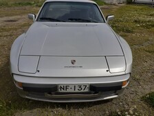 Porsche 944