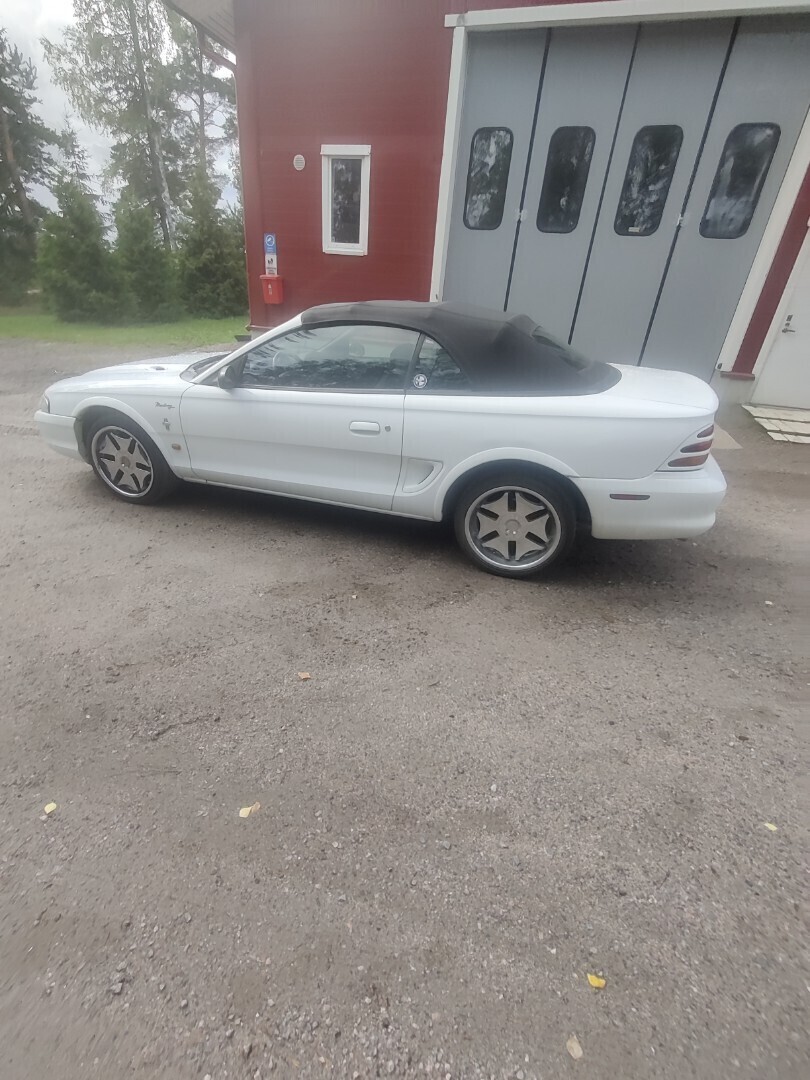 Ford Mustang Convertible 1994, kuva 2/4