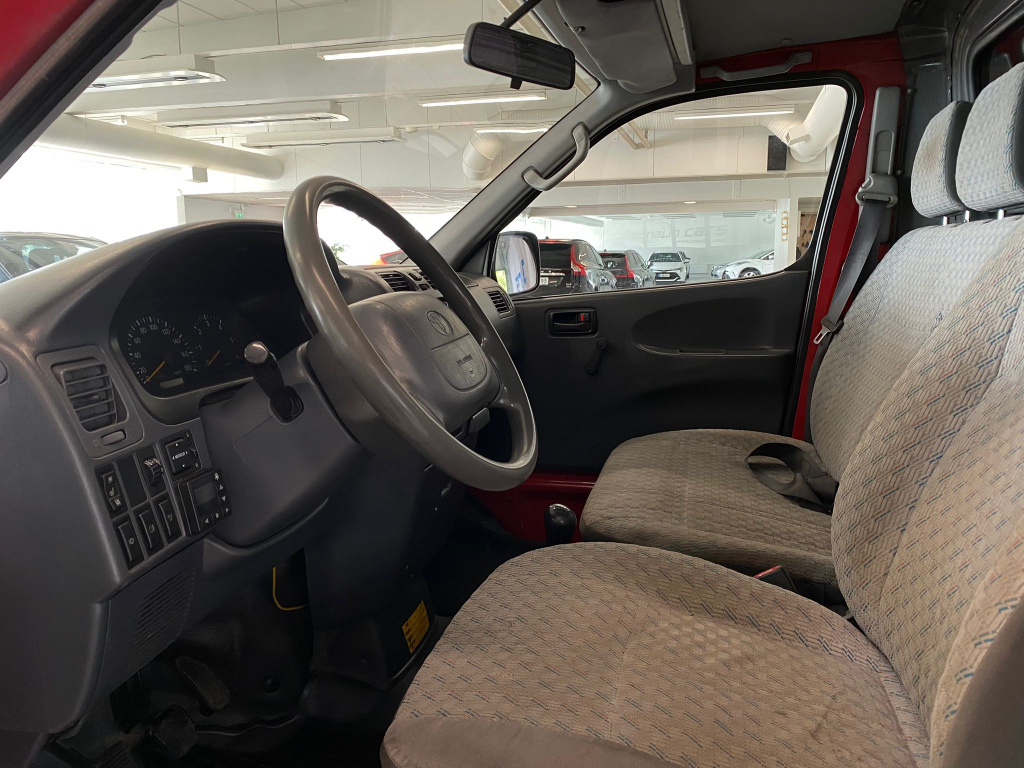 Toyota Hiace 2,5TD 4WD Pitkä 2006, kuva 4/11