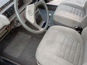 Peugeot 305