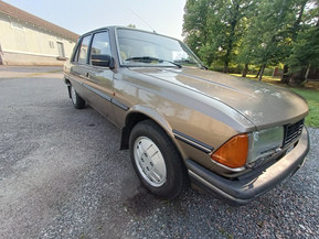 Peugeot 305