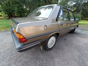 Peugeot 305