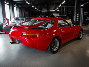 Porsche 928