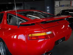 Porsche 928