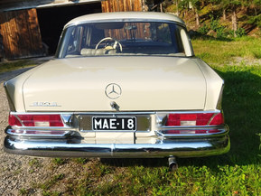 Mercedes-Benz 230